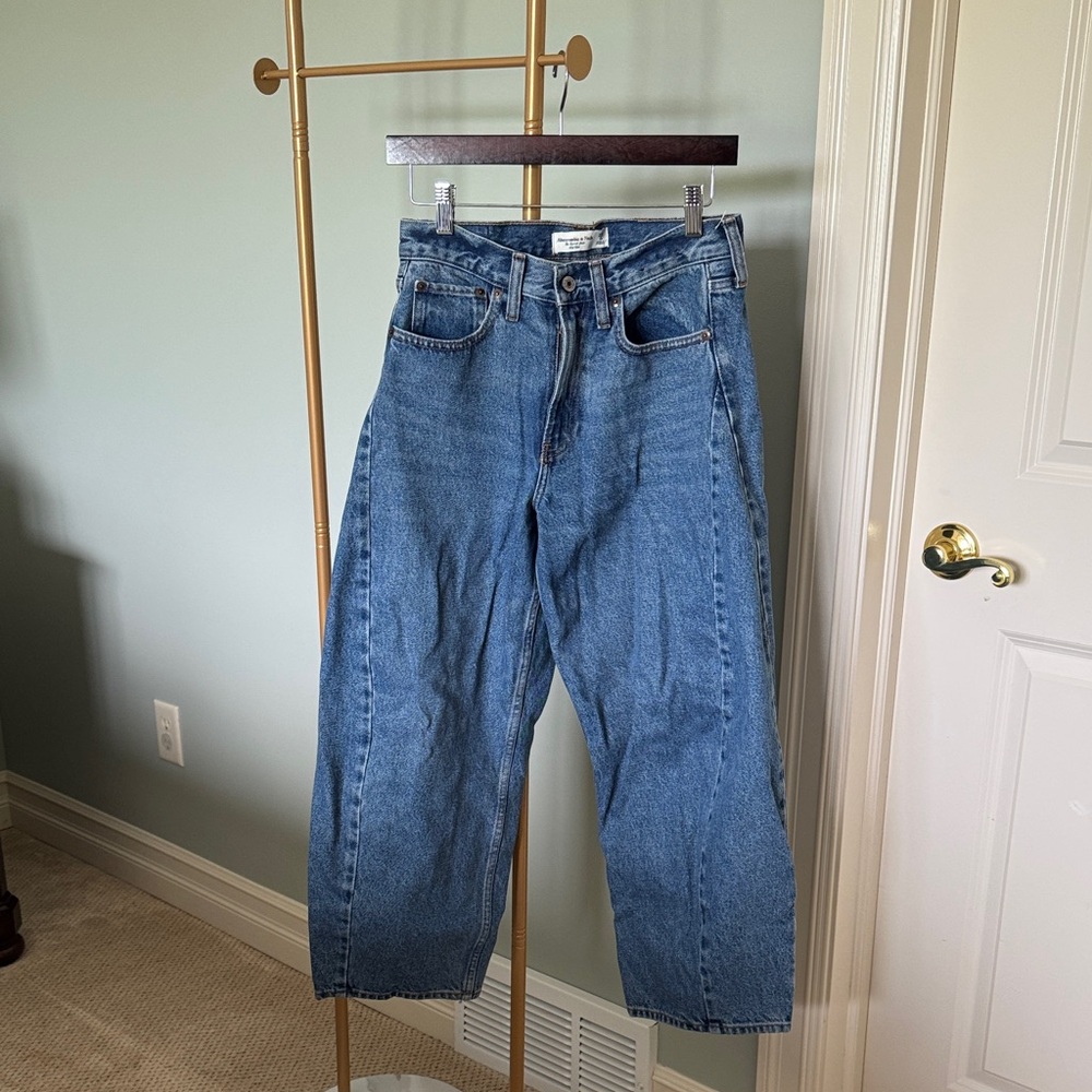 Abercrombie & Fitch Mid Rise Barrel Jeans